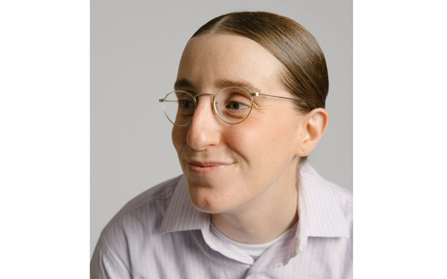 Close up photo of comedian Robby Hoffman